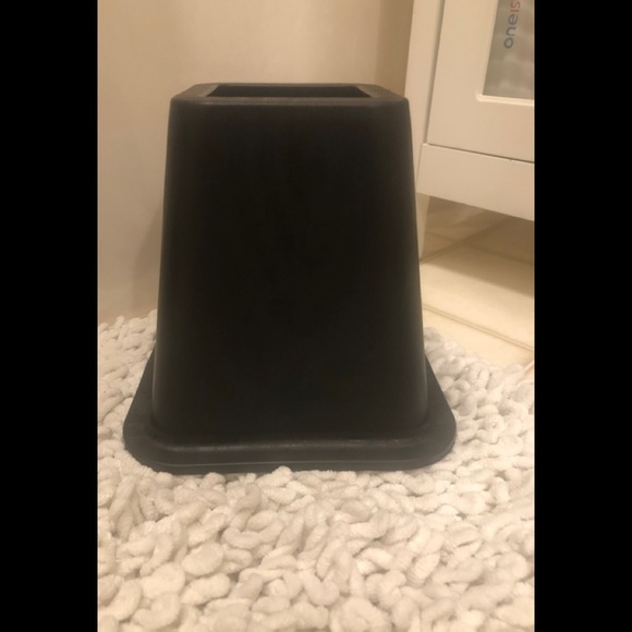 Bed risers - Picture 1 of 3